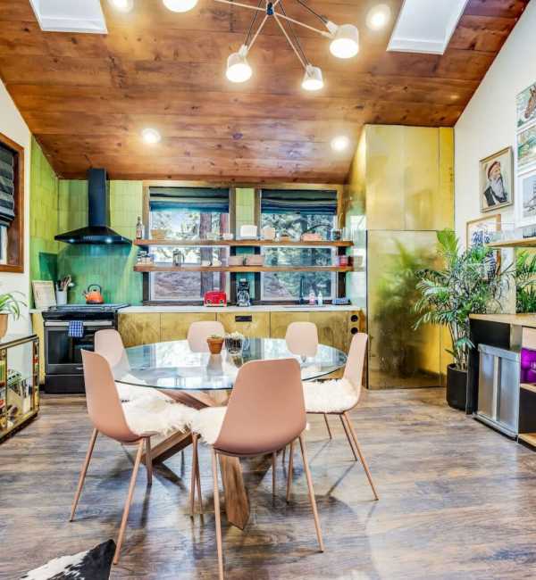 Artsy Retreat – Woodstove, Grill, and Patio